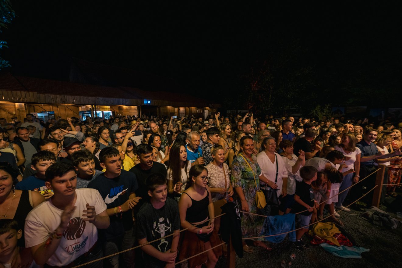 •  Fotó: Méra Világzenei Csűrfesztivál