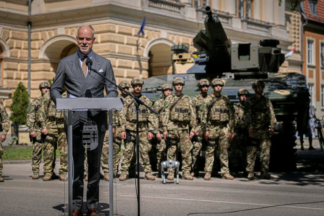 Stabilitás. Szalay-Bobrovniczky Kristóf jelentette be a magyar és a szerb katonai együttműködés elmélyítését •  Fotó: Magyar Honvédség