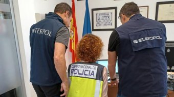 Romantikus kapcsolatot ígértek, prostitúcióra kényszerítették, kizsákmányolták a nőket a román kerítők Londonban