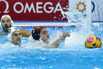 Fordulatos meccs után, spanyolveréssel döntős, és olimpiai kijutó a magyar férfi vízilabda-válogatott