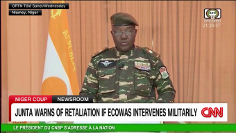 Nem visszakoznak a nigeri puccsisták, támadástól tartva lezárták az ország légterét