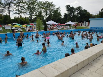 Strandra csábító időjárással érkezik a hétvége, de víz, kalap és fényvédő nélkül nem tanácsos elindulni
