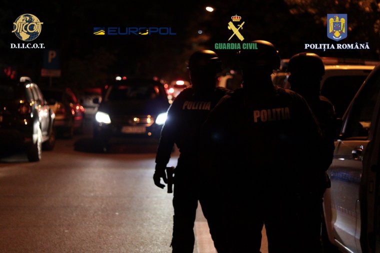Csaknem 90 személyt vett őrizetbe, több kilónyi kábítószert foglalt le razziája során a DIICOT