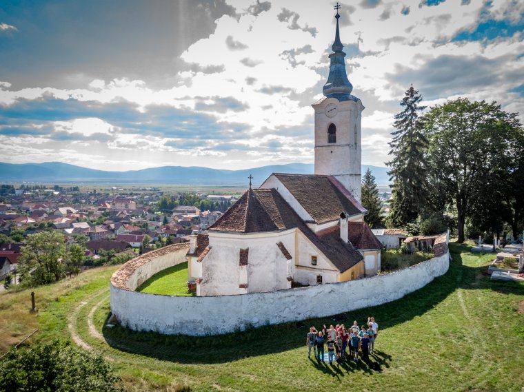 Mindenki sűrűn kattintgat, posztol, de érdemes a fotográfiai szépérzék, az igényesség felé terelni a fiatalokat