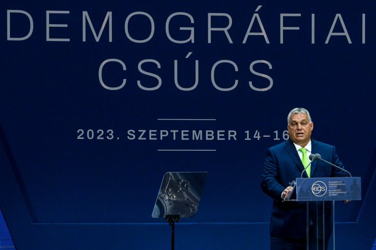 Európai családpolitikai fordulatot szorgalmazott Orbán Viktor a demográfiai csúcson