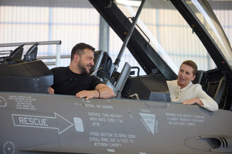 Drónokkal támadták a Krímet az ukránok – Már az F-16-os vadászgépeken gyakorolnak az ukrán pilóták