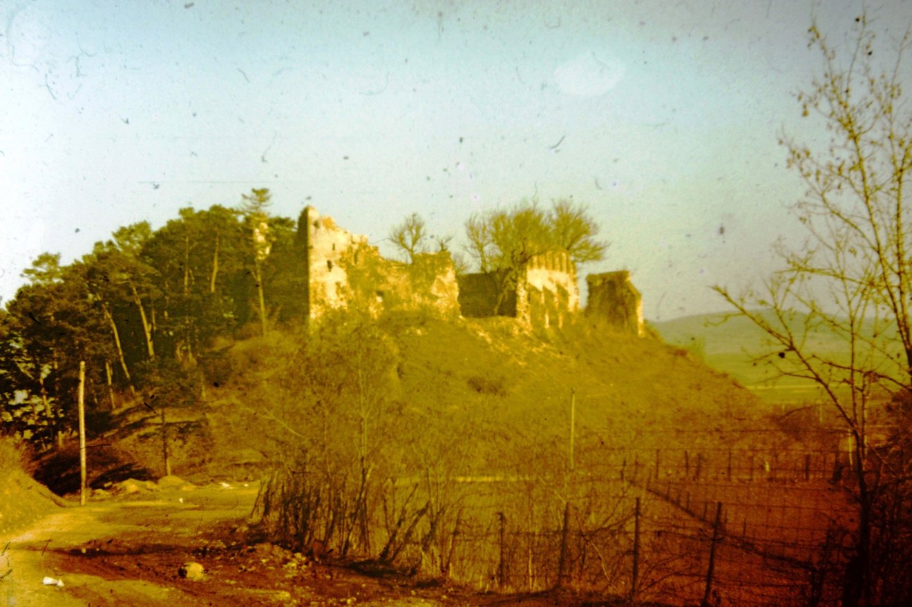 A vár 1989-ben •  Fotó: Facebook/Cetatea Feldioara - Marienburg