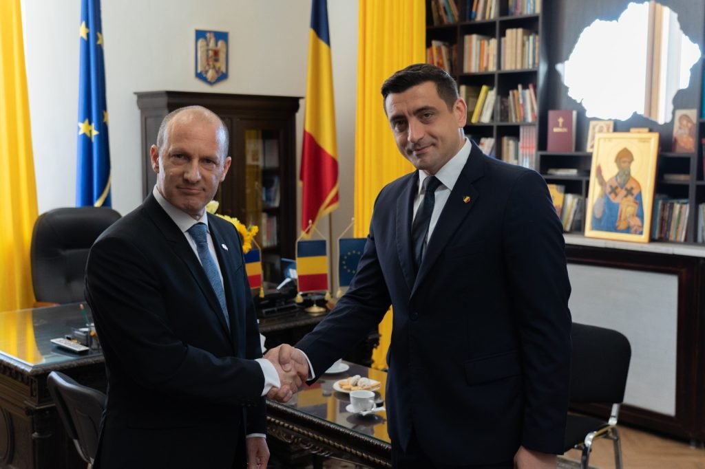 Érdekházasság vagy színjáték? Reuven Azar izraeli nagykövet és George Simion AUR-elnök •  Fotó: AUR