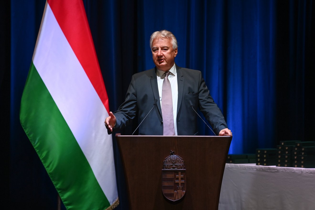 Semjén Zsolt nemzetpolitikáért felelős miniszterelnök-helyettes megköszönte a kitüntetetteknek nemzetmegtartó, nemzeterősítő szolgálatukat •  Fotó: MTI/Máthé Zoltán