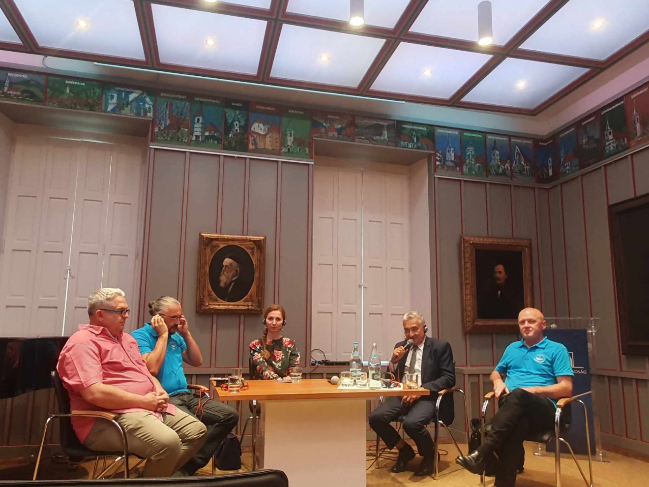 Dumitru Anca, Vladimir Szkalszkij, Anca Beu, Nagy Béla és Szabó László a Vallásszabadság Házában tartott kerekasztal-beszélgetésen •  Fotó: Kiss Judit