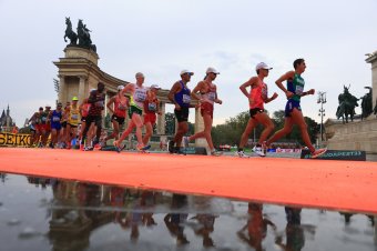 Késéssel rajtolt el az atlétikai világbajnokság Budapesten a vihar miatt
