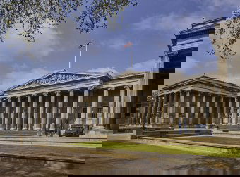 Több műkincs is eltűnt a British Múzeumból, elbocsátottak egy dolgozót, a rendőrség is vizsgálódik