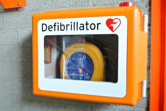 Mindent, ami mozdítható: elloptak egy kültéri defibrillátort Brassóban