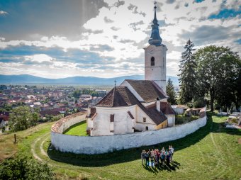 Mindenki sűrűn kattintgat, posztol, de érdemes a fotográfiai szépérzék, az igényesség felé terelni a fiatalokat