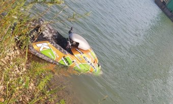 Lefejezte egy huzal a tavon jetskiző férfit Arad megyében