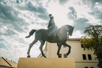 Szent László lovas szobra fogadja már a nagyváradi várba betérőket (Fotók)