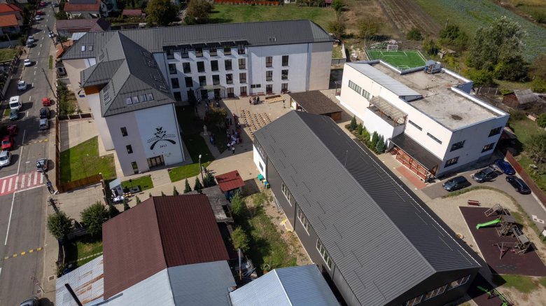 Az évek során bővült a szórványintézmények száma Szamosújváron •  Fotó: Facebook/Potápi Árpád János