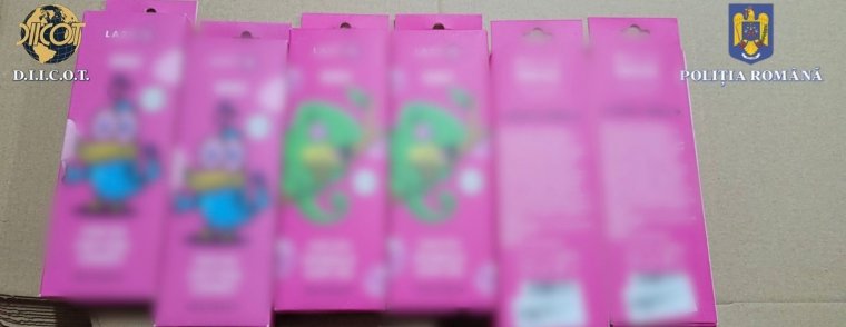 Kábítószeres e-cigik, édességek: rendőr és pszichológus is van a 28 őrizetbe vett gyanúsított között