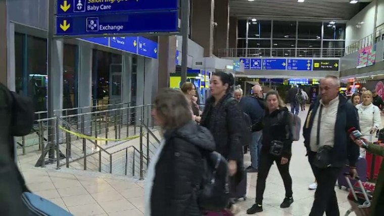 Közel 600 román állampolgárt menekítettek ki Izraelből – A Hamász tagadja az iráni támogatást