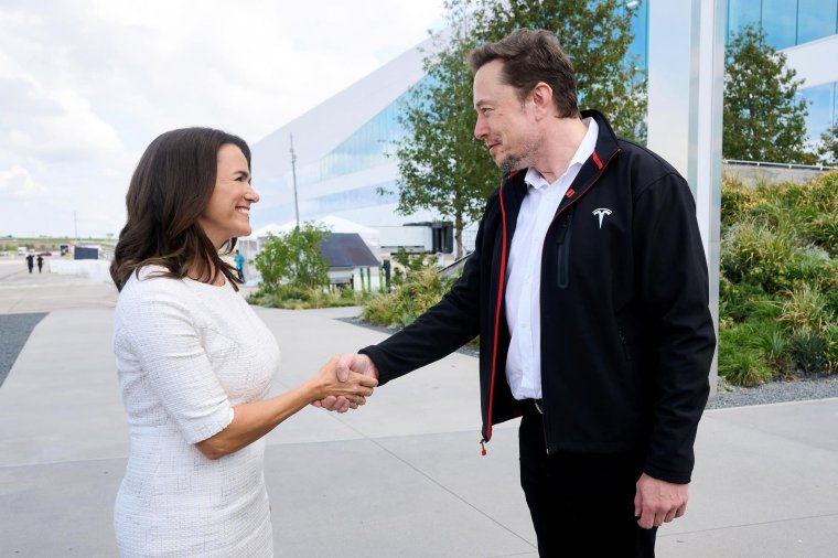 A demográfiai válságról, az ukrajnai háborúról is tárgyalt Novák Katalin és Elon Musk