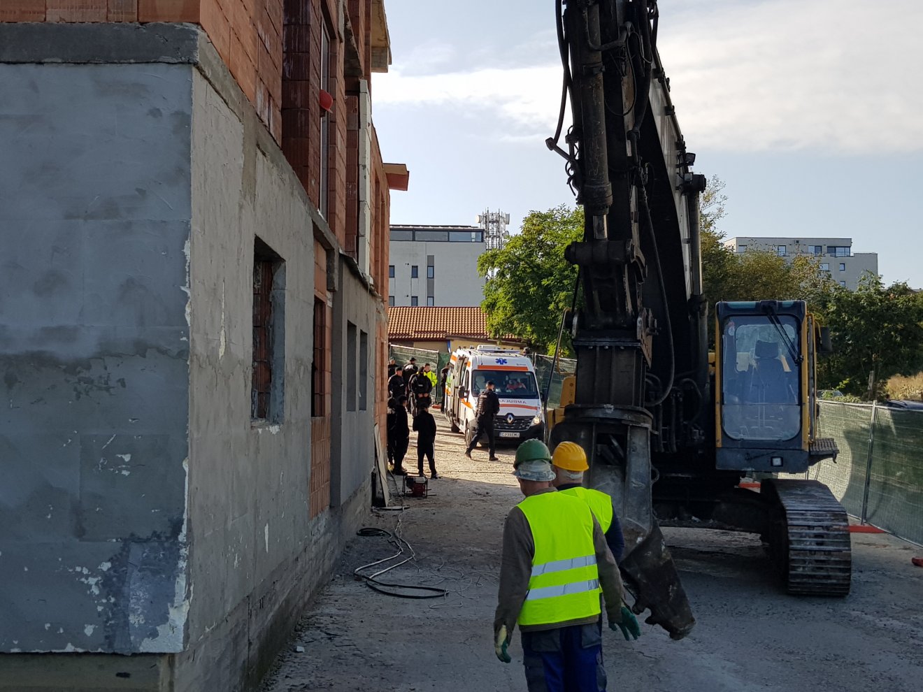 Előállt a betontörő is •  Fotó: Rostás Szabolcs
