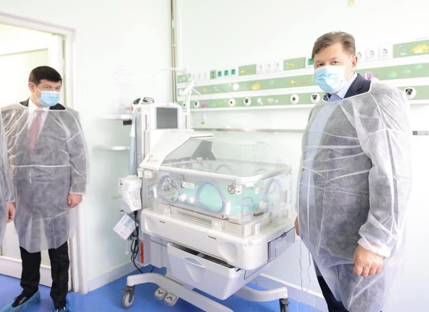Az egészségügyi miniszter (jobbra) nem tenné kötelezővé a szűrővizsgálatokat •  Fotó: Egészségügyi minisztérium