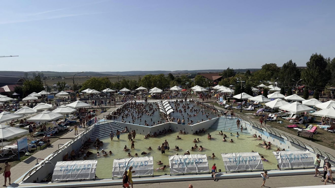A tasnádi gyógyfürdő eddig is rengeteg vendéget vonzott •  Fotó: Facebook/Stațiunea Turistică Tășnad