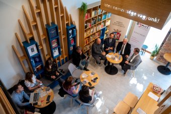 Hit, kultúra, közösség: 20 éves fennállását ünnepli a kolozsvári Agnus Rádió