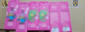 Kábítószeres e-cigik, édességek: rendőr és pszichológus is van a 28 őrizetbe vett gyanúsított között