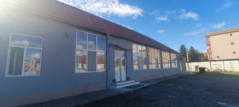 Újjászületett épületben tanulhatnak hétfőtől a magyar elemisták az ország legnépesebb községében