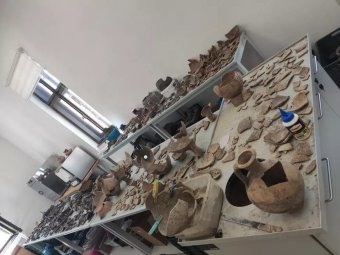 Aranyékszerek, ékszeresdoboz, pénzérmék – nagyon értékes római kori lelet került elő Gyulafehérváron