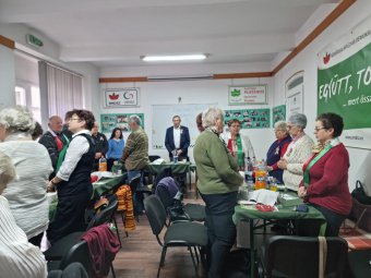 Ameddig bírják, „viszik a zászlót”. Ünnepel és megemlékezik a fogyatkozó resicabányai szórványmagyarság