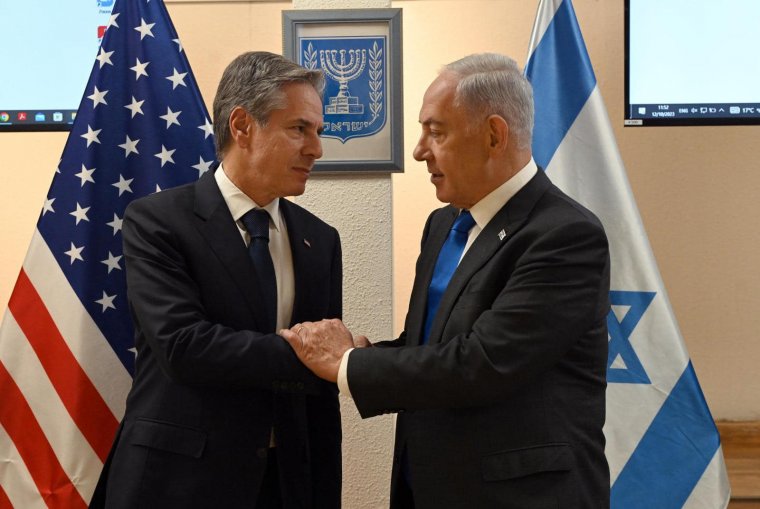Netanjahu: „a Hamászt szét kell zúzni”. Szíriai reptereket bombázott Izrael