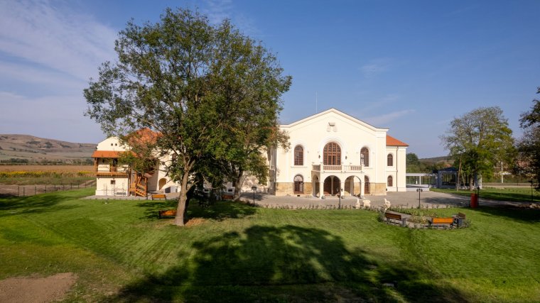 Régi fényében ragyog, nők kezelésébe kerül a bonyhai kastély, ahol a reformátusok ikonikus nőalakja, Árva Bethlen Kata született
