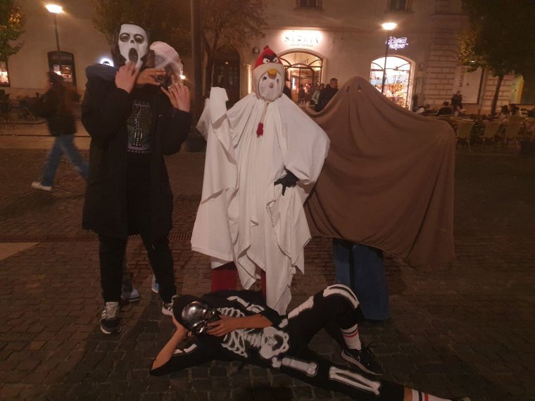 Halloween-ünneplés halottak napja környékén: minden folyamatot globalizáció kísér, a kultúra folyamatosan változik