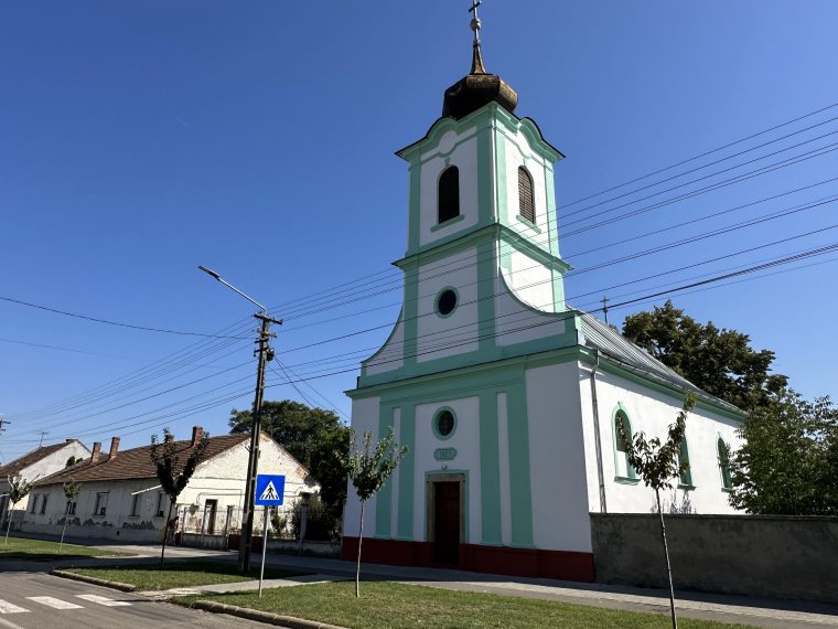 Újjászentelik szombaton a felújított, 200 éves nagykárolyi evangélikus templomot, ahol a „Petőfi-csillárok” találhatóak