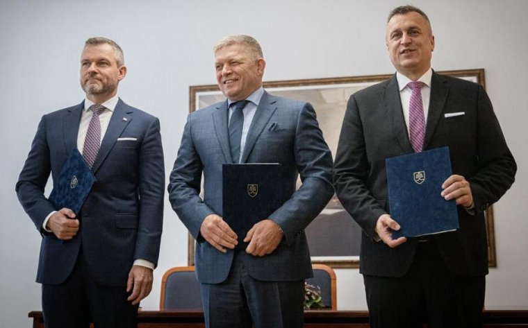 Robert Fico első munkanapján máris jelezte: elutasítja a fegyverszállítást Ukrajnának