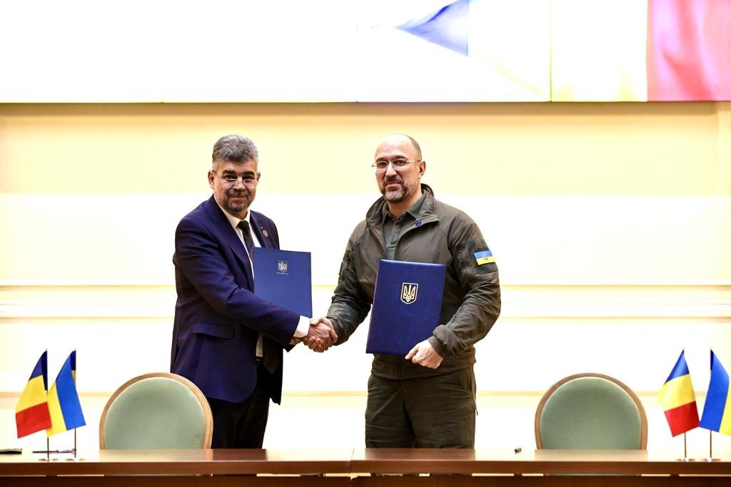 Marcel Ciolacu és ukrán kollégája, Denisz Smihal ukrán miniszterelnök Kijevben •  Fotó: gov.ro