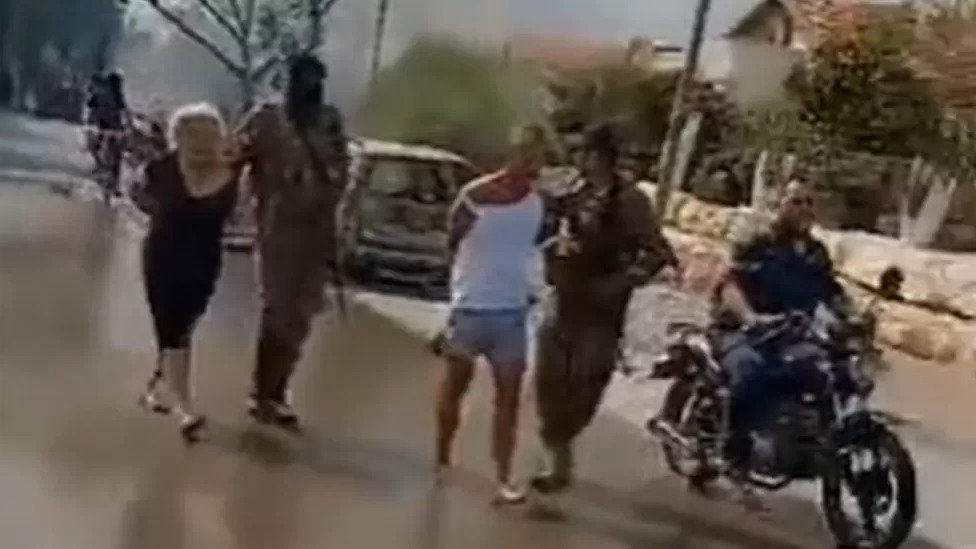 Kiszabadulnak? Több mint egy éve nem sikerült hazavinni a Hamász által tavaly október 7-én elrabolt túszokat •  Fotó: Videófelvétel