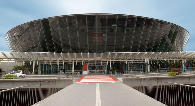 A nizzai repülőtér kommunikációs osztálya szerint „csak egy gyanús csomagra vonatkozó riasztás történt” •  Fotó: Nice-airport.net