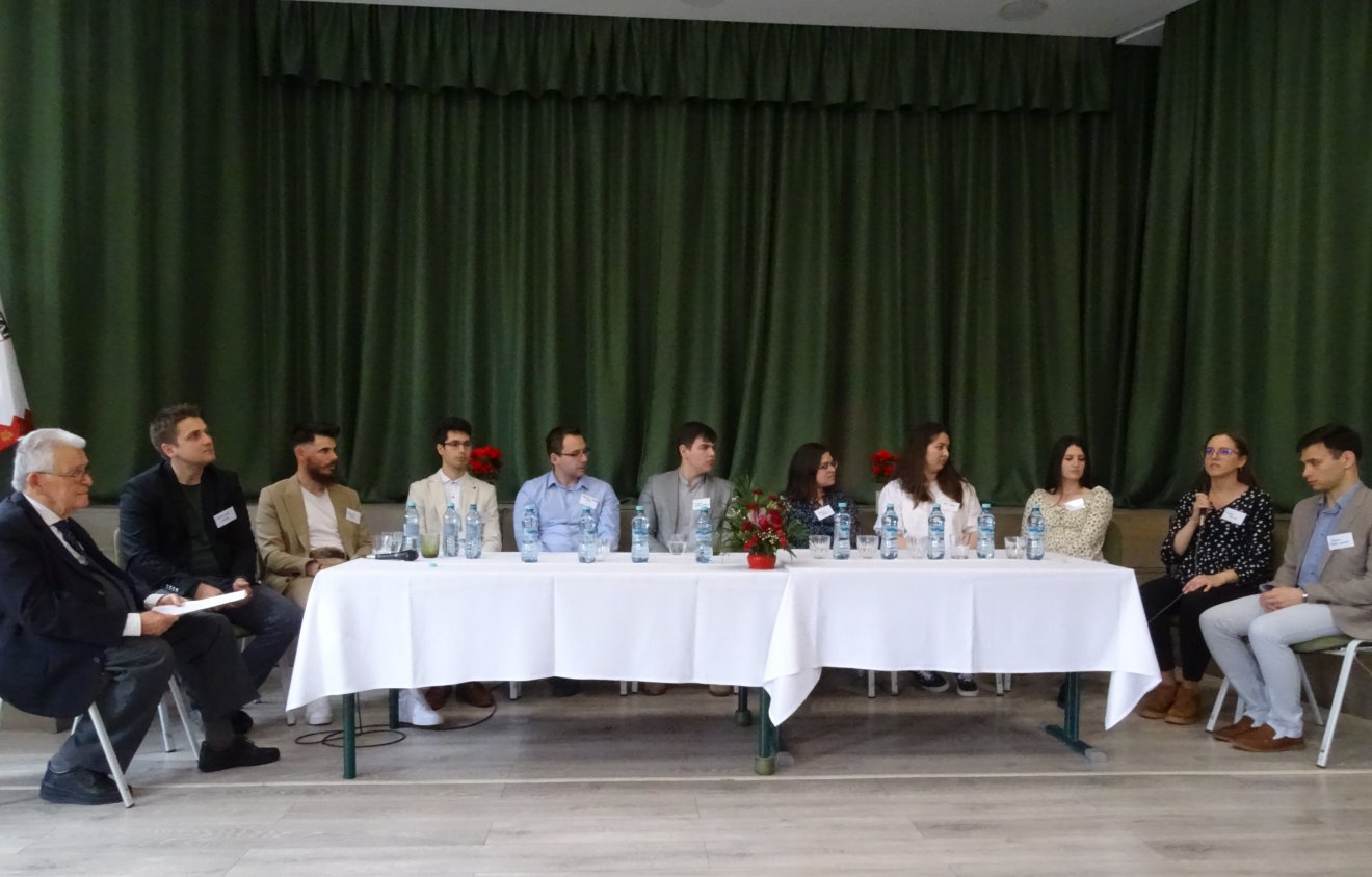 Az egyesület húszéves jubileumát ünneplő Tehetségnapon egykori és jelenlegi ösztöndíjasok találkoztak •  Fotó: Bedő Aranka