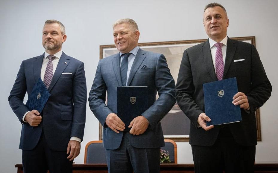 Robert Fico (középen) szlovák miniszterelnök szerdán tette le hivatali esküjét •  Fotó: Robert Fico/Facebook