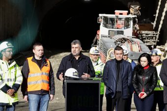 Ciolacu a kormánya gazdasági teljesítményével dicsekszik, de figyelmeztet: tilos új munkaerőt alkalmazni a közintézményekben