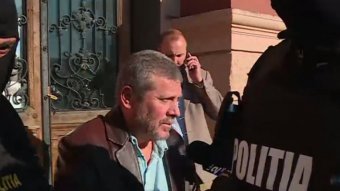 Rendőrök hurcolták haza Romániába a börtönbüntetése alól kibúvó szökevény exhonatyát