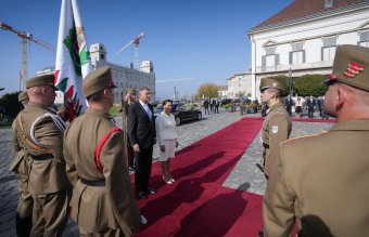 Budapestre érkezett Klaus Iohannis, Novák Katalin a Budai Várban fogadta