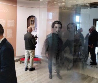 Petőfi és Szendrey Júlia esküvői ruhájának rekonstrukciója is látható Koltón, nagy érdeklődés övezi a Teleki-kastély új tárlatát