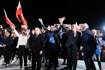 Lengyel választások: a kormányzó PiS a szavazatok 35,61, a fő ellenzéki erő a 30,51 százalékát kapta