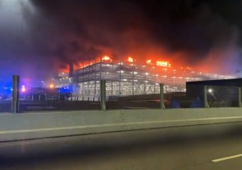 Tűz miatt felfüggesztették a légiforgalmat a londoni Luton reptéren, öt személy kórházba került