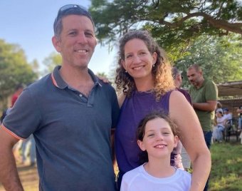 Gyerekeit már felkészítette a legrosszabbra, de bízik a hatóságokban egy túszul ejtett izraeli-román kettős állampolgár felesége