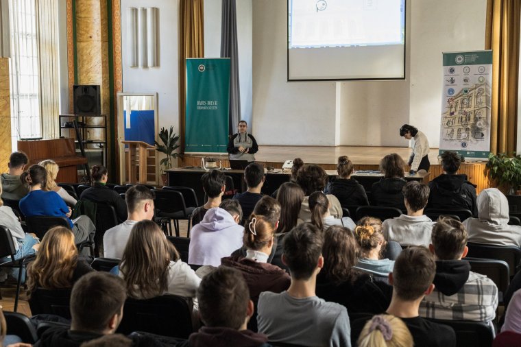 Székelyhídtól Gyimesfelsőlokig toborzott leendő hallgatókat 17 erdélyi középiskolában a BBTE